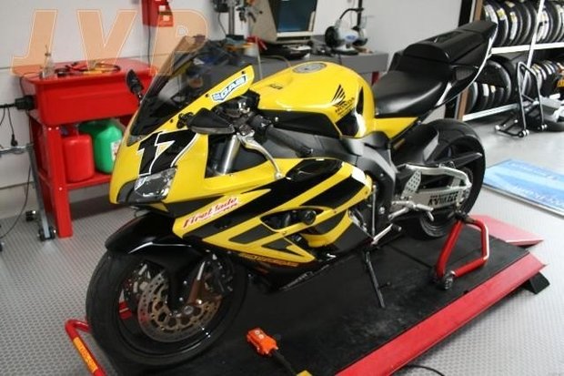 HONDA CBR1000RR 2005 - circuit